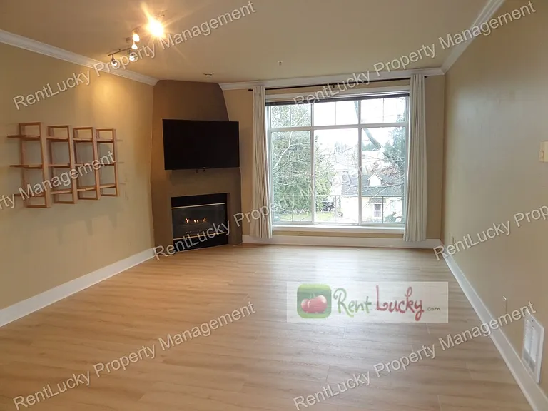 4031 Aurora Ave N #301 — Photo 3