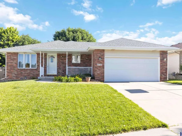 2020 Greenspire Dr, Lincoln, NE 68521