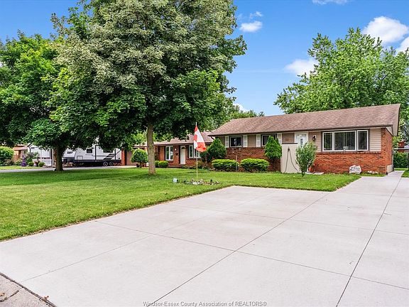 2nd image of 15 Riviera Dr