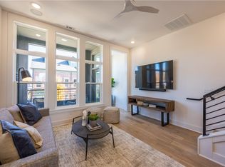 424 SW B St, Bentonville, AR 72712