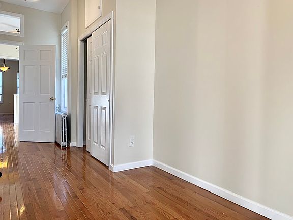 5th image of 352 Leonard St #6