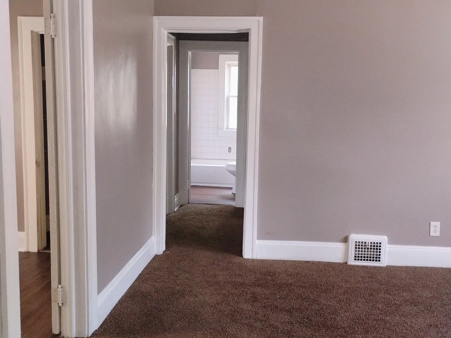 2 bed, 1000 sqft, $1,000 — Photo 3