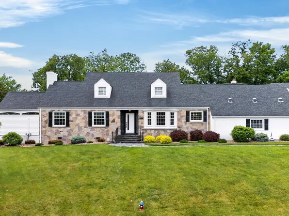 1204 Westmoreland Dr, Staunton, VA 24401