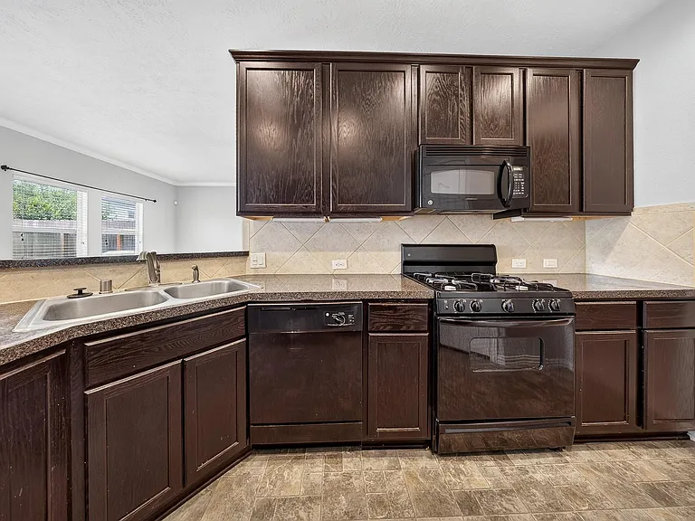 11515 Champions Green Dr — Photo 9