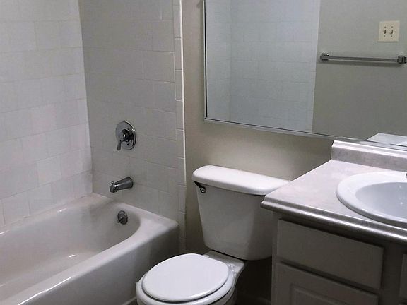 5th image of 303 Stevens Cir APT 3C