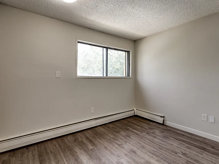 1454 Rae St — Photo 18