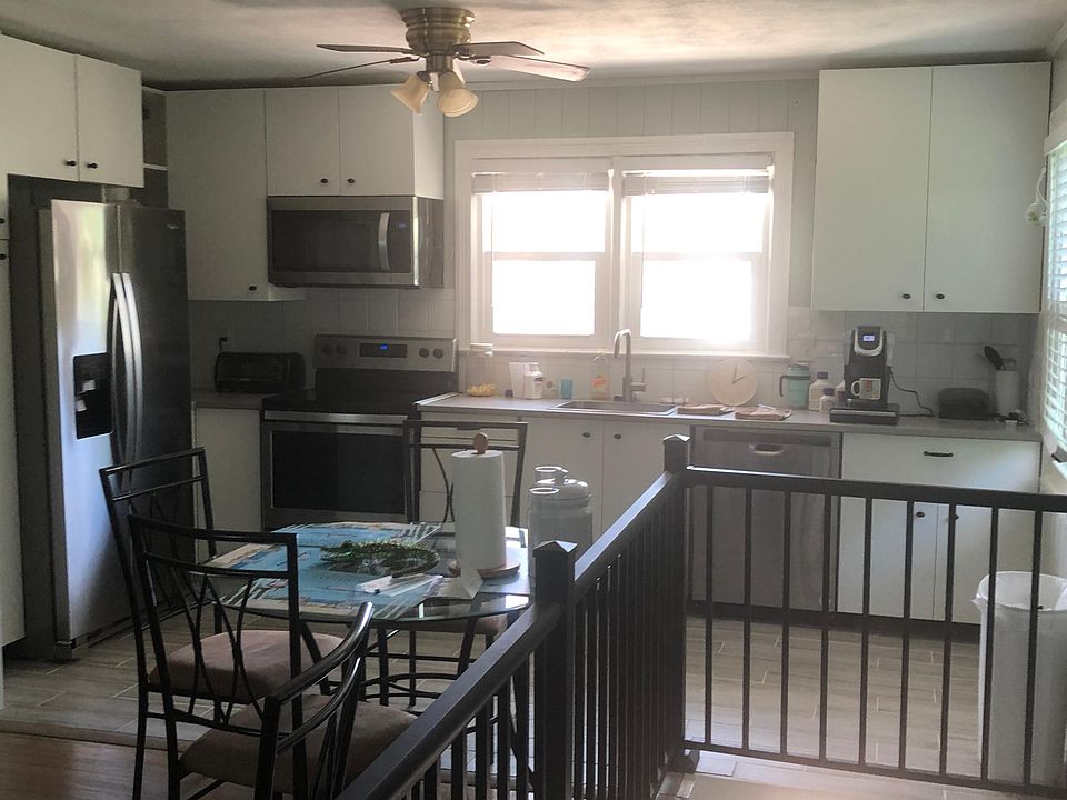 2nd image of 219 Davis St