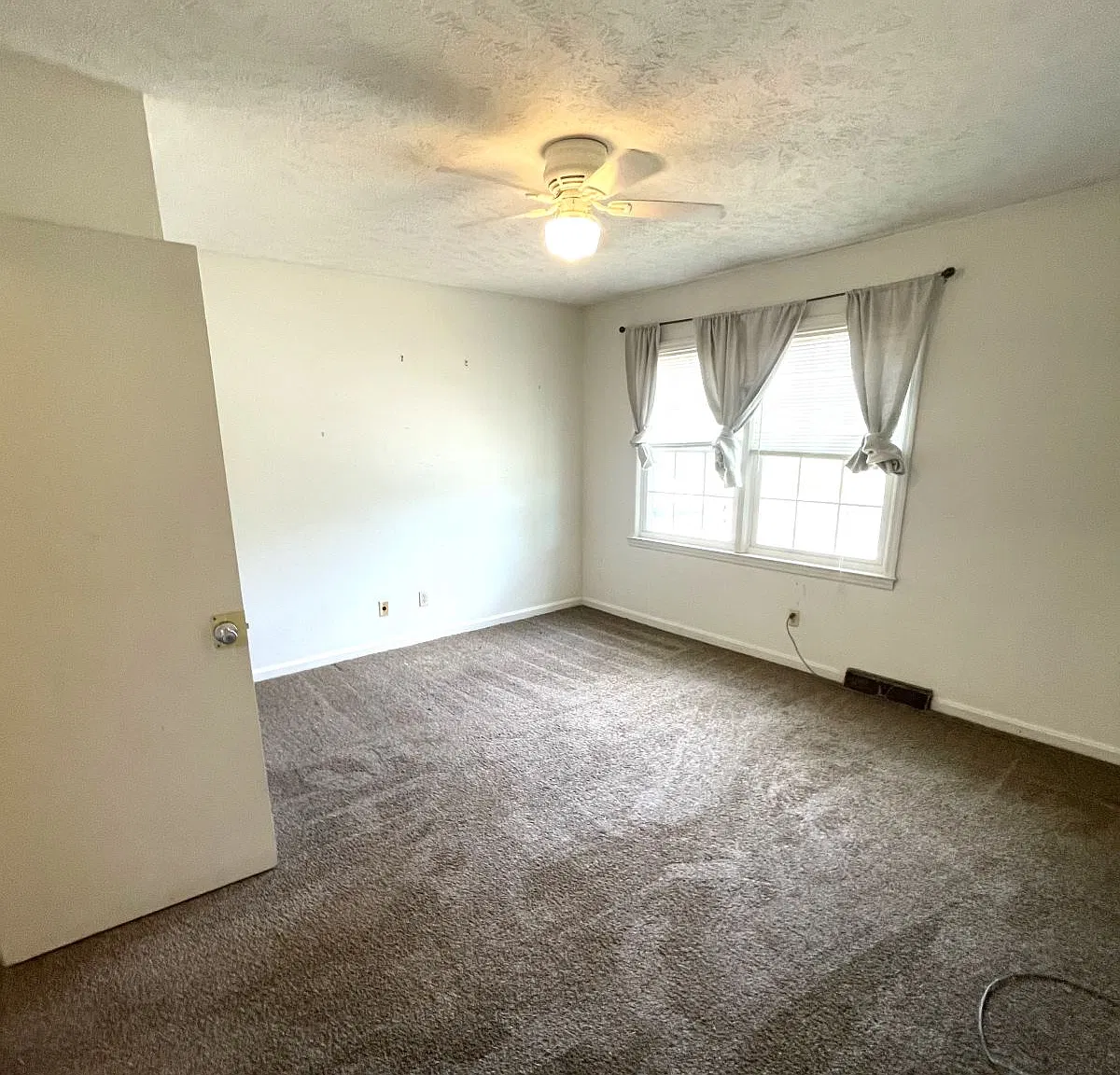 2 bed, 1.5 bath, $1,400 — Photo 4