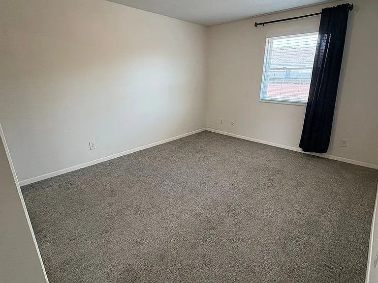 6224 Robinson St #4 — Photo 24