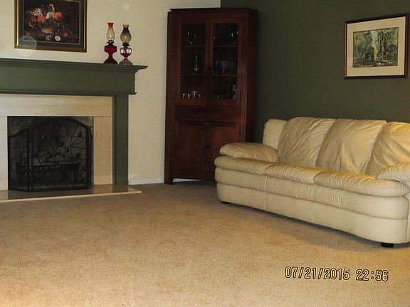 Living rm/ fireplace