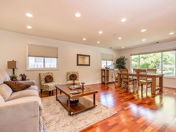3rd image of 2318 Maximilian Dr