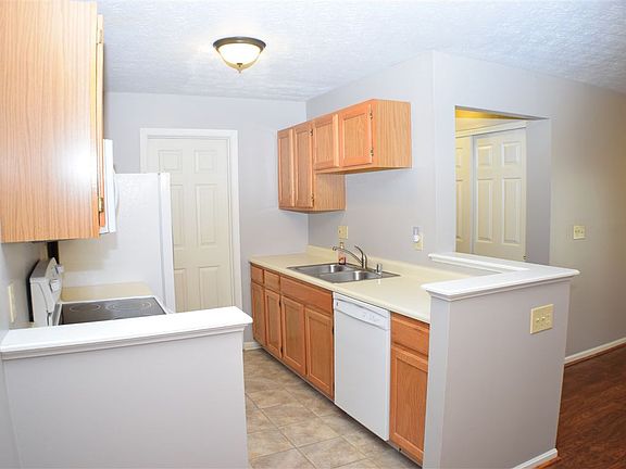 5th image of 448 Marian Ln APT 4