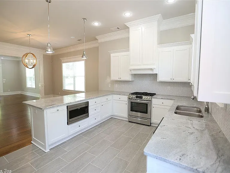415 N Spruce St — Photo 8