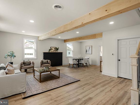 4th image of 204 N Hoernerstown Rd