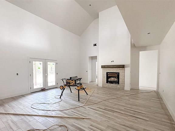 4th image of 4601 Maple Ridge Dr
