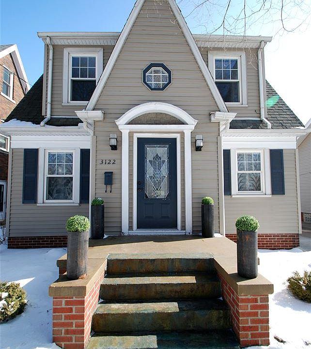 1st image of 3122 N Sheridan Rd
