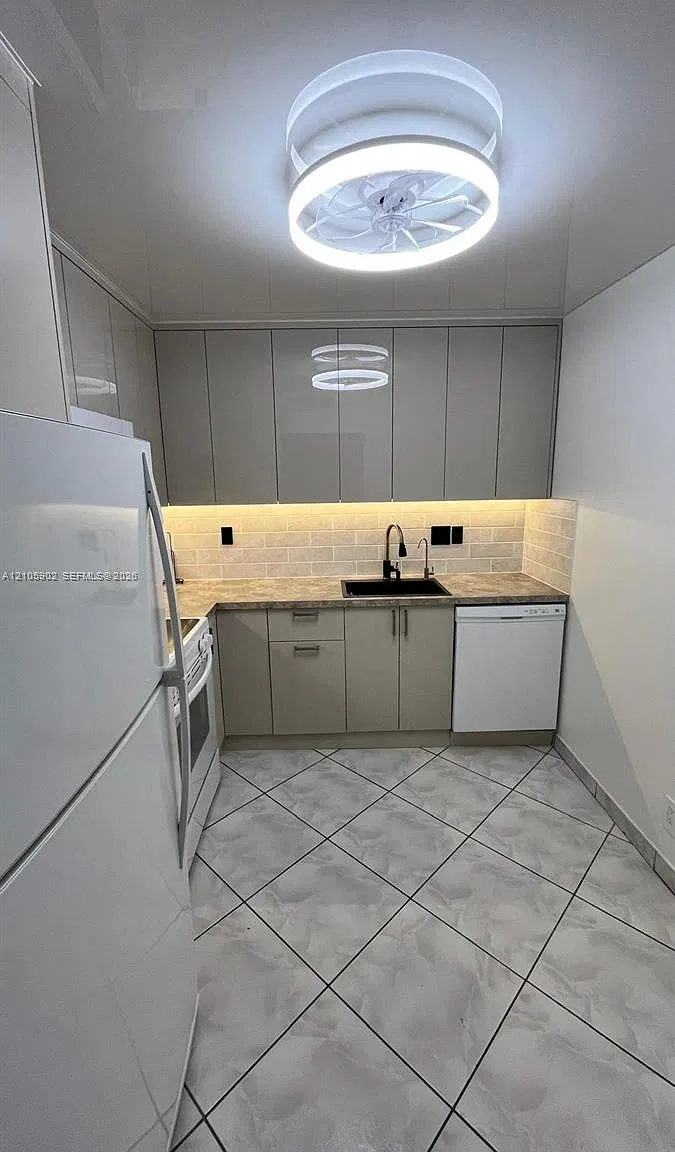 Olympus Condo Phase — Photo 2
