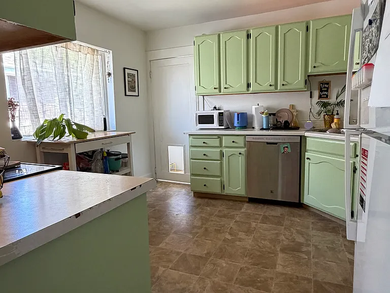 148 E Hampton Ave — Photo 5