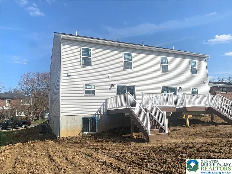 1610 Ravena St — Photo 2