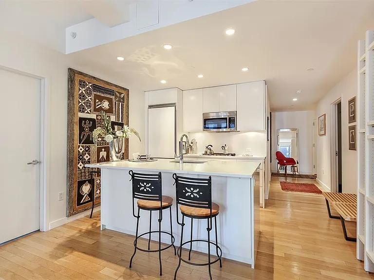 90 William St #7B — Photo 2