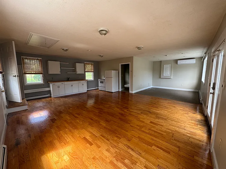 96 Lafayette Rd — Photo 4