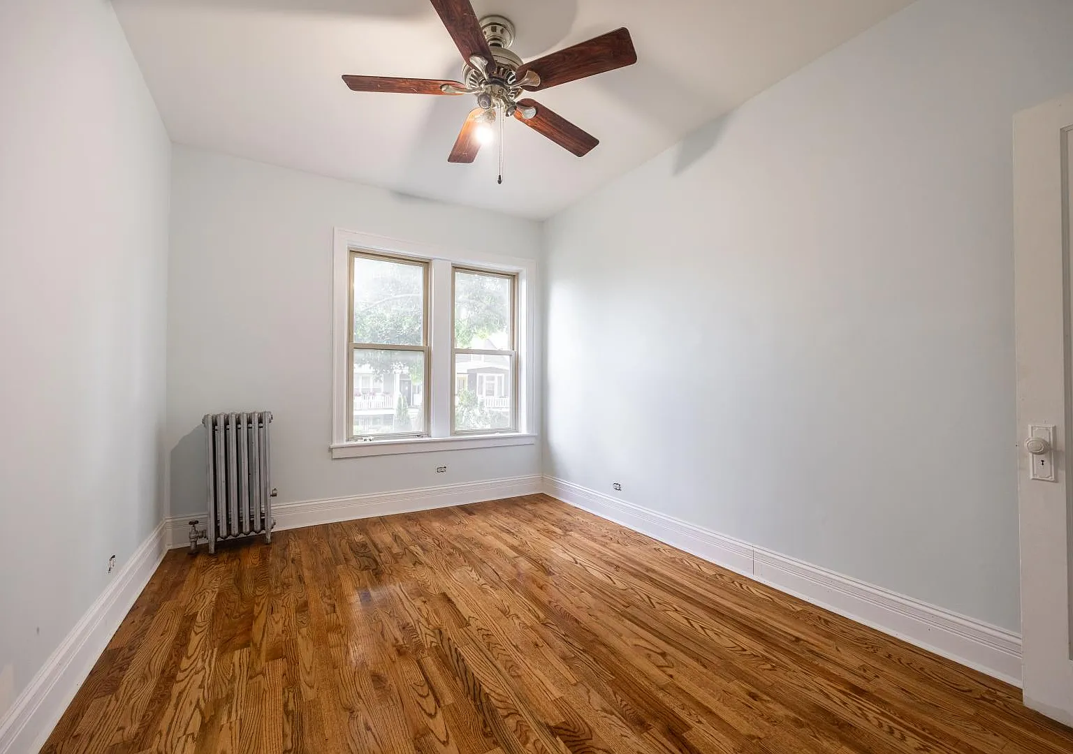 3 bed, $2,400 — Photo 2