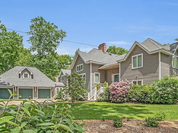 74 Park Ln, Concord, MA 01742