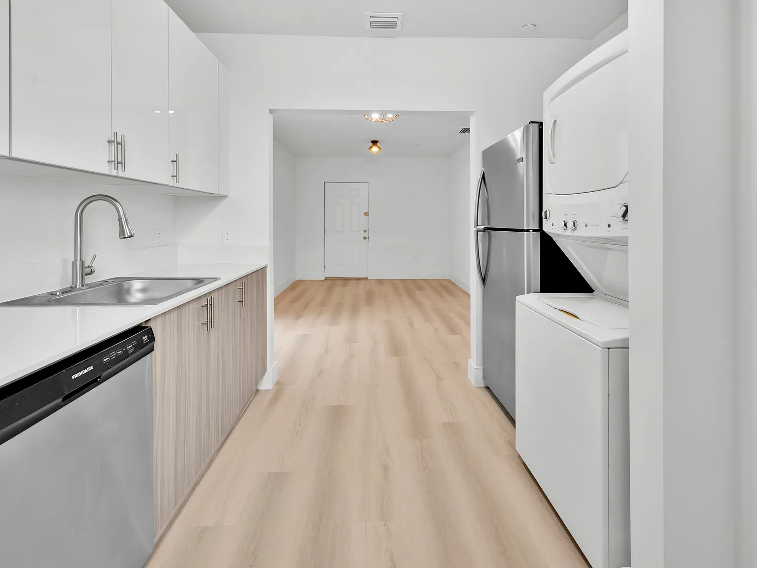 1119 SW 6th St — Photo 2