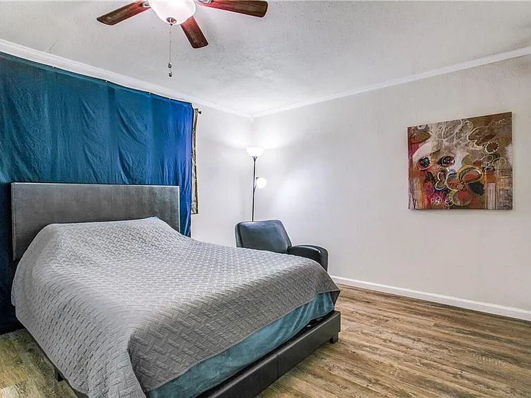 1330 El Camino Real — Photo 16