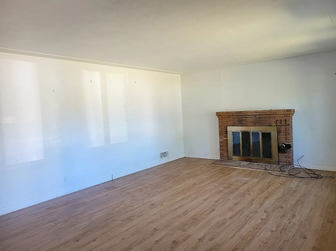 3 bed, 1177 sqft, $2,000 — Photo 2
