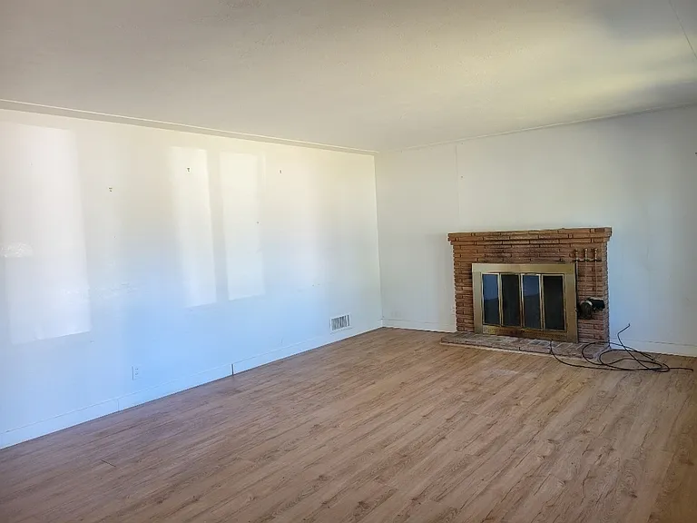 775 Gerth Ave NW — Photo 2