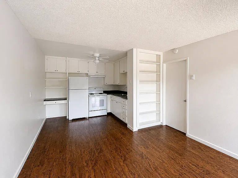 Vista Capri Apartments in Kearny Mesa — Photo 7
