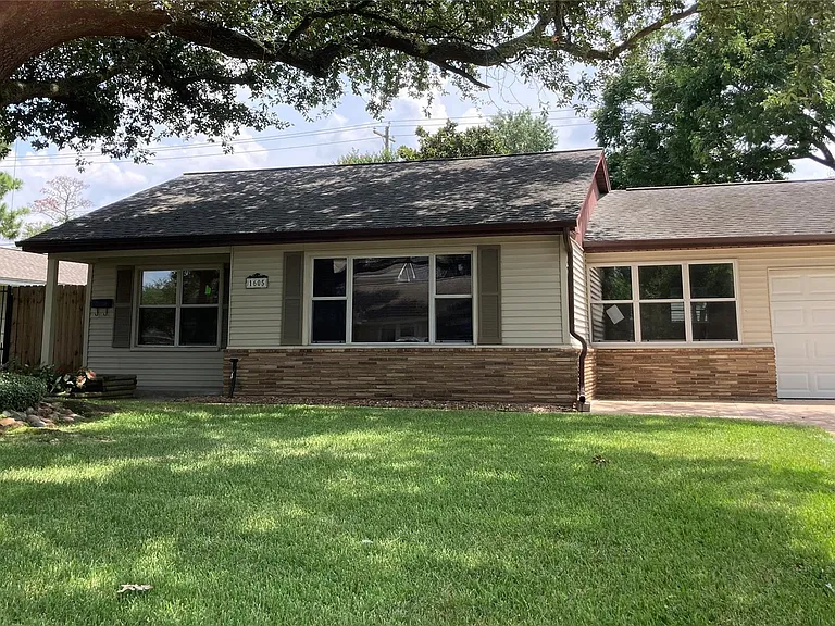 1605 Lamonte Ln — Photo 1