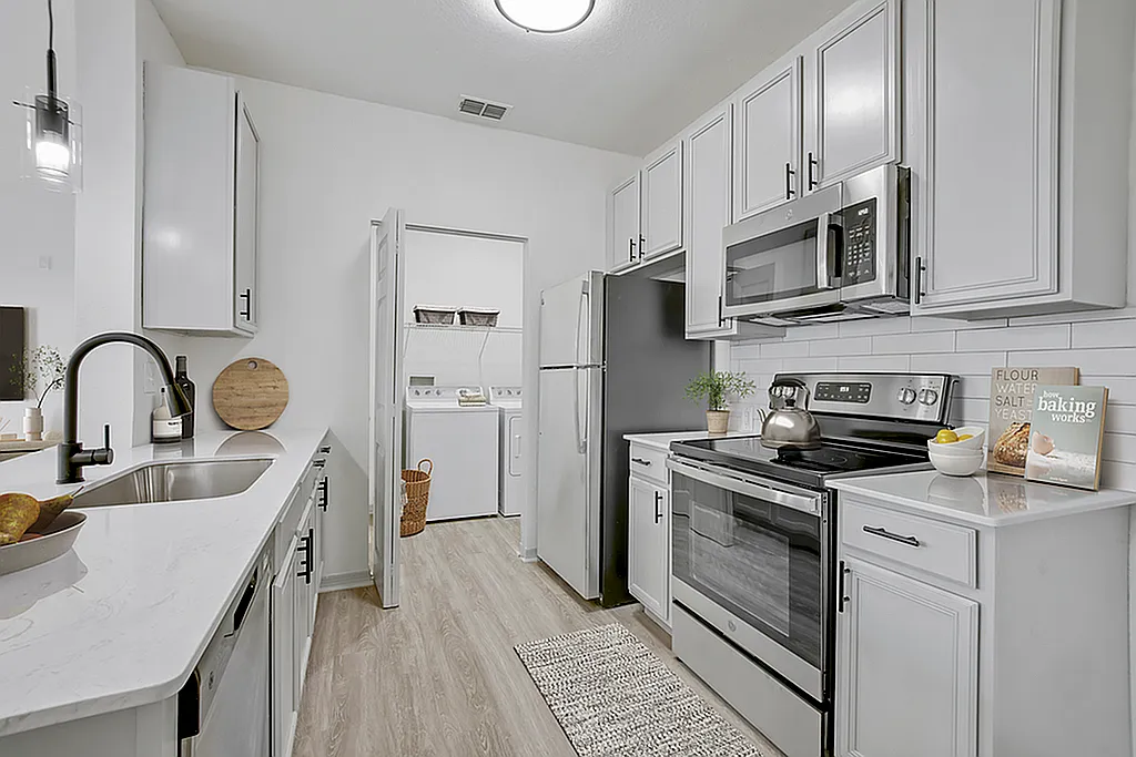Halston Citrus Ridge — Photo 1