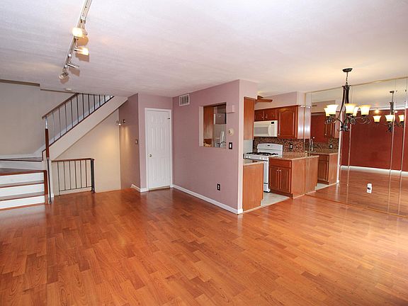 5th image of 37 Edward Ct