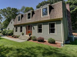 4 Hillside Rd, Cumberland, RI 02864