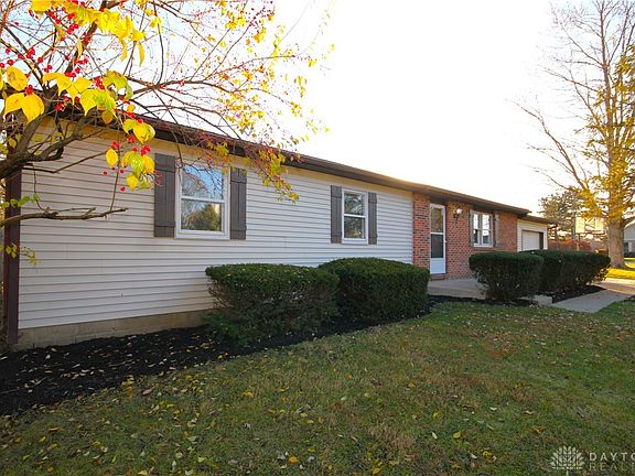 3rd image of 945 Preston Dr