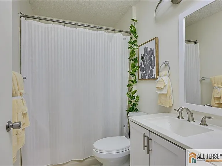 69 Amberly Ct — Photo 16