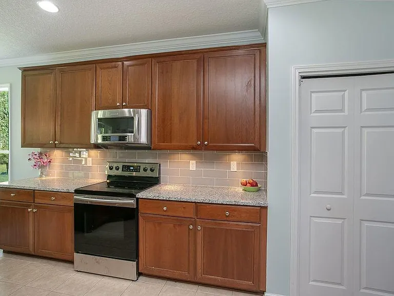 12201 Bittercreek Ln — Photo 5