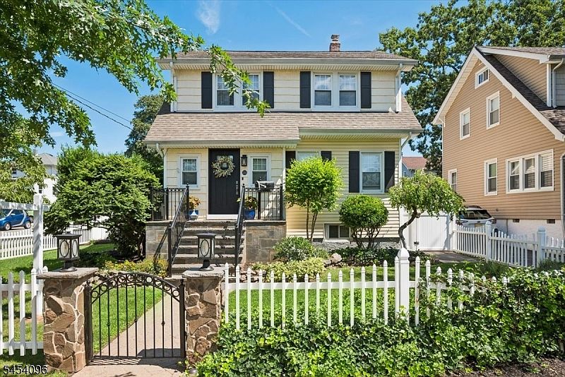 1st image of 211 Walnut Ave