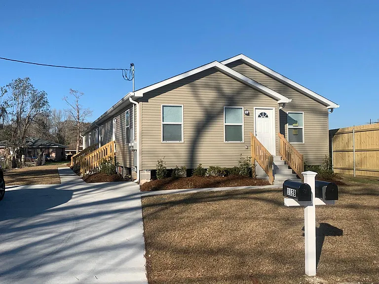 112 Havana St — Photo 16