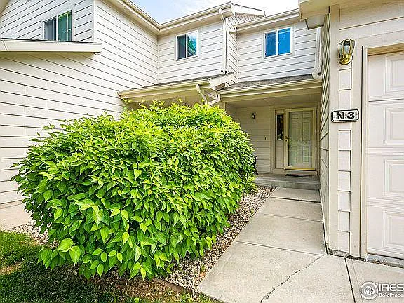 3 bed, 3.5 bath, 1977 sqft, $2,850 — Photo 2