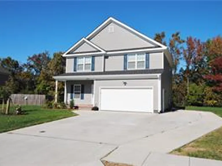1049 Robert Welch Ln — Photo 1
