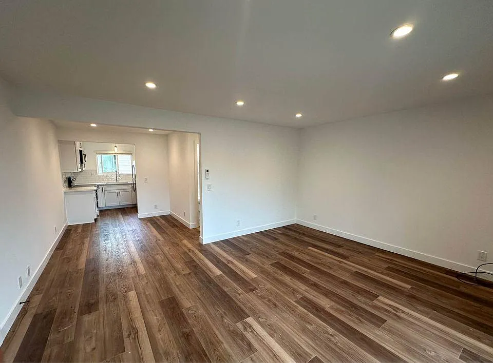 2 bed, 825 sqft, $3,700 — Photo 2