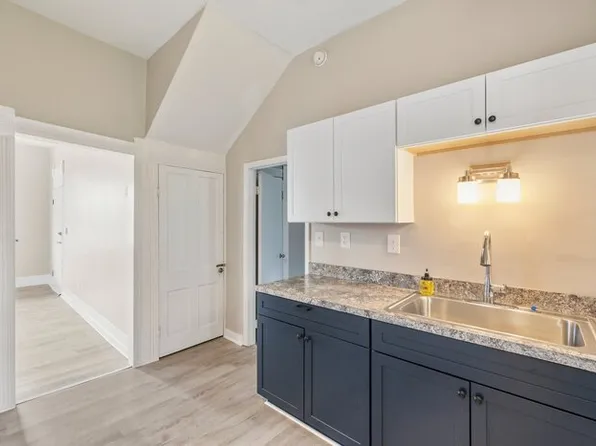 21 E A St APT 1, Brunswick, MD 21716