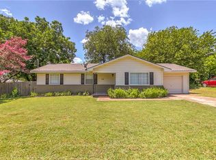 710 N Houston St, Granbury, TX 76048