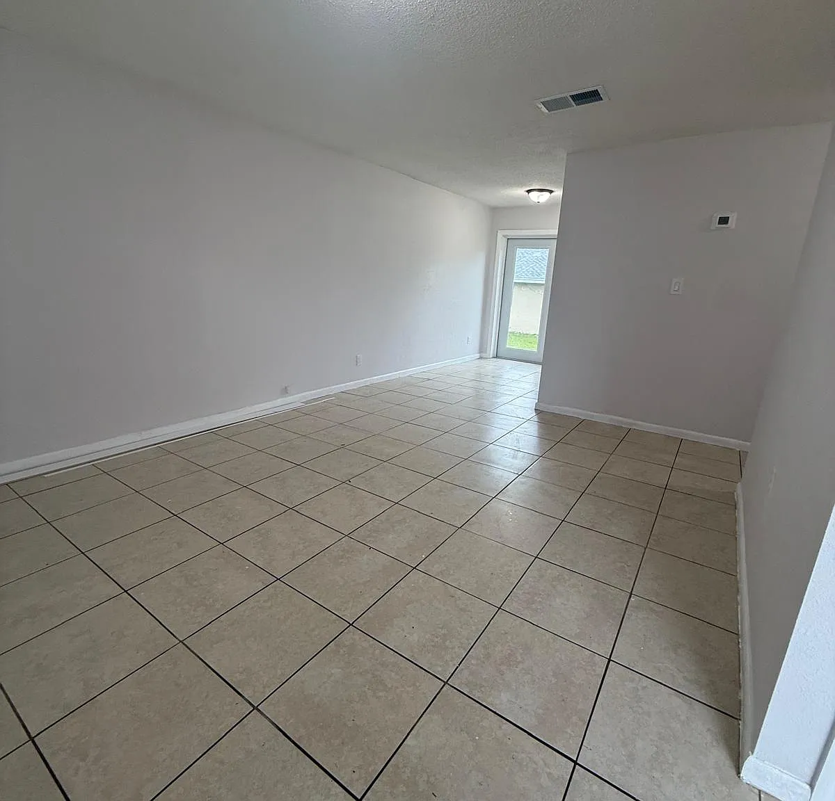 2 bed, 700 sqft, $1,600 — Photo 3
