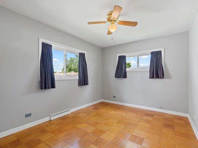 818 Leahy Cir — Photo 8