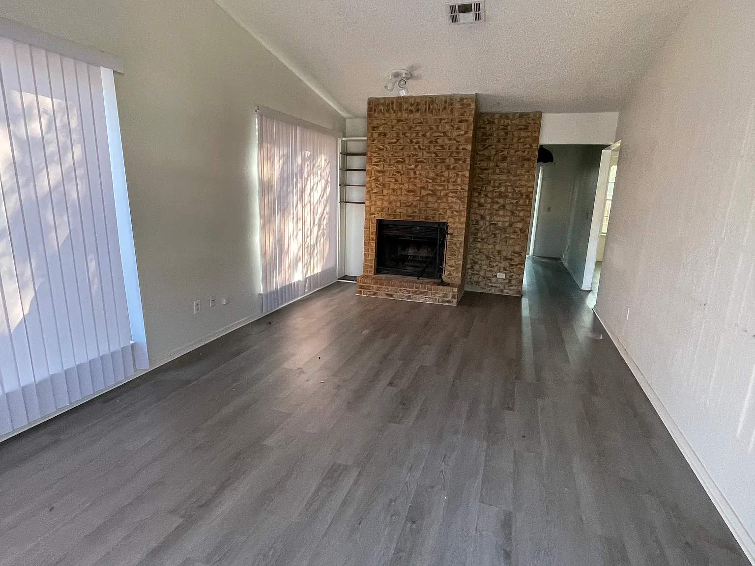 2 bed, 863 sqft, $875 — Photo 2