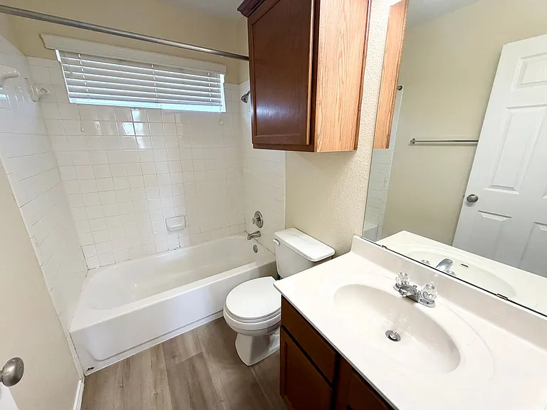 6404 Mundo Dr — Photo 18
